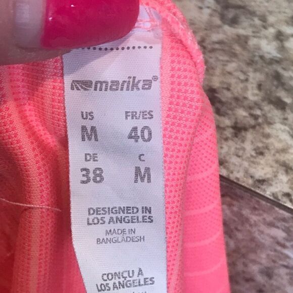 Mariko Size medium sleeveless athletic top - Picture 6 of 9